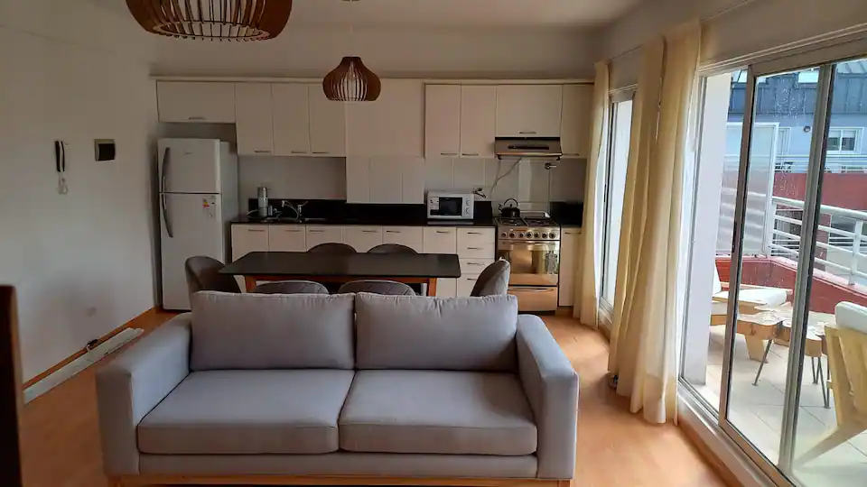 Elegante Dúplex con Piscina y Gym - Puerto Madero - Imagen 2