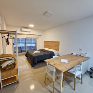 Monoambiente con Balcón Moreno al 500