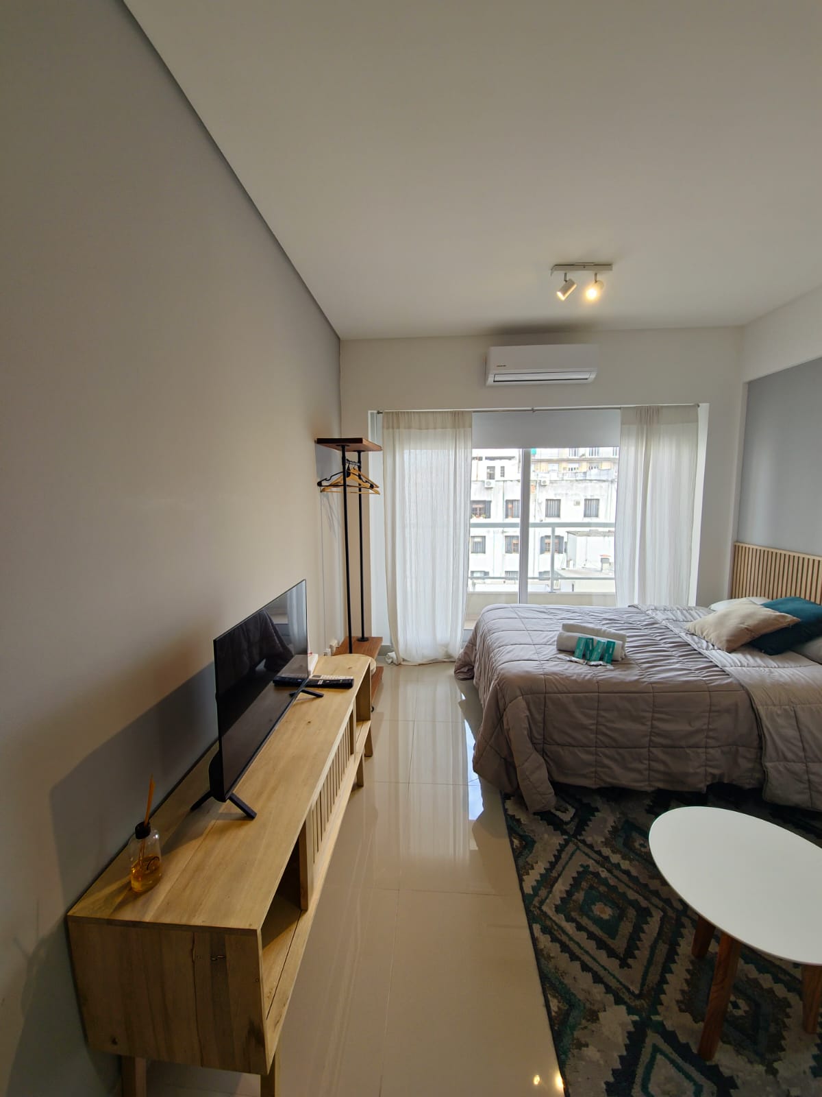 Monoambiente Amoblado con Balcón Monserrat