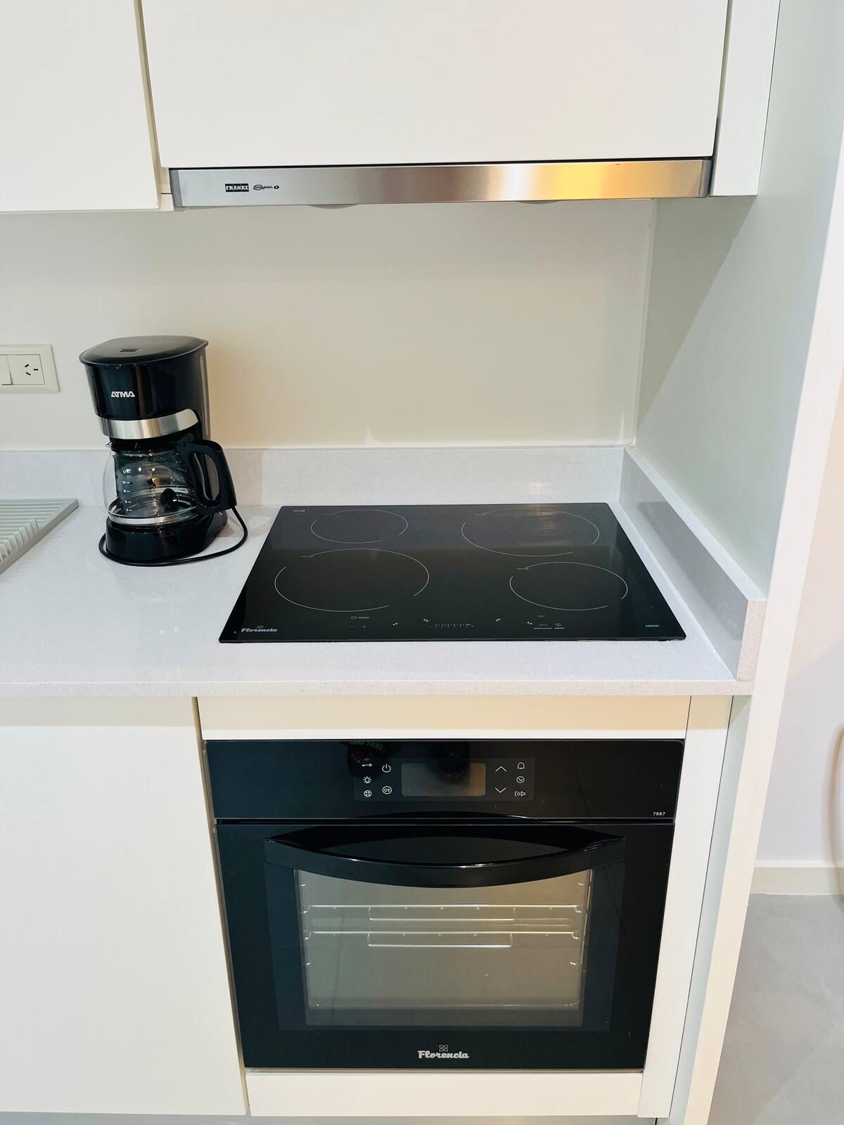 Monoambiente y medio con Balcón Recoleta - Imagen 10