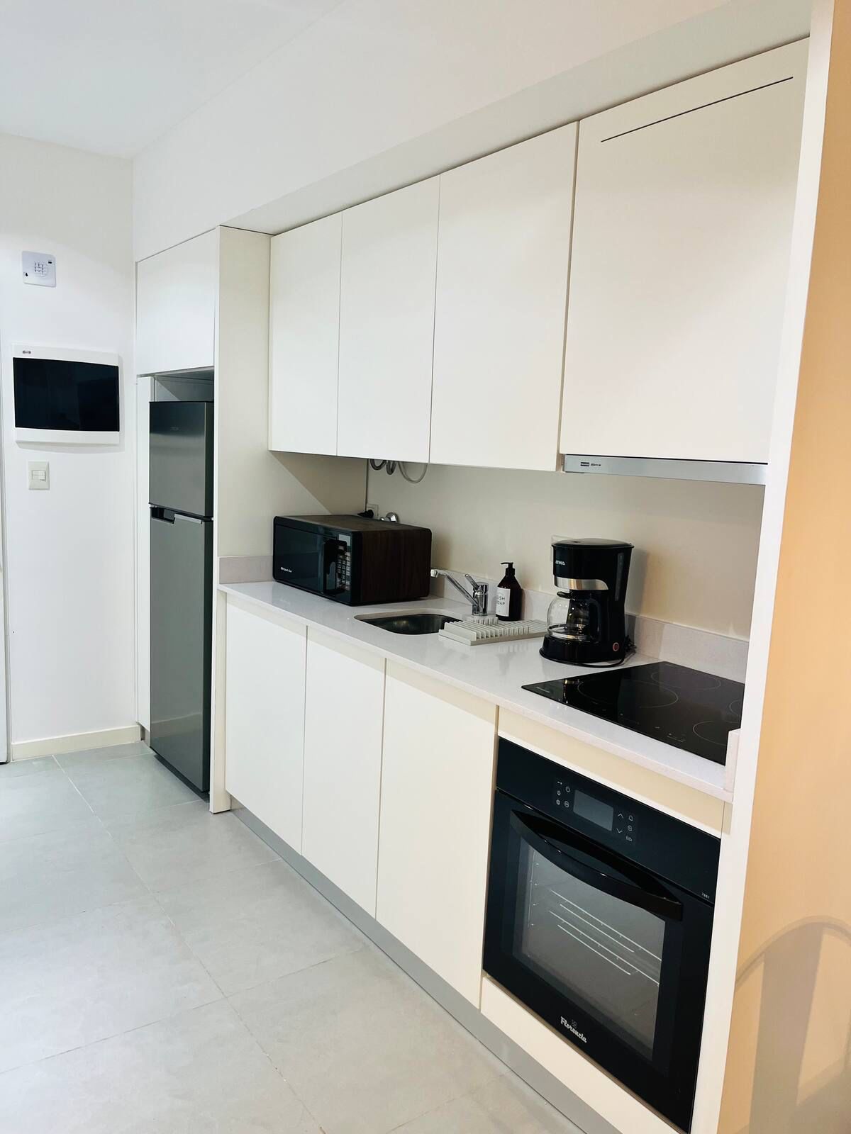 Monoambiente y medio con Balcón Recoleta - Imagen 8