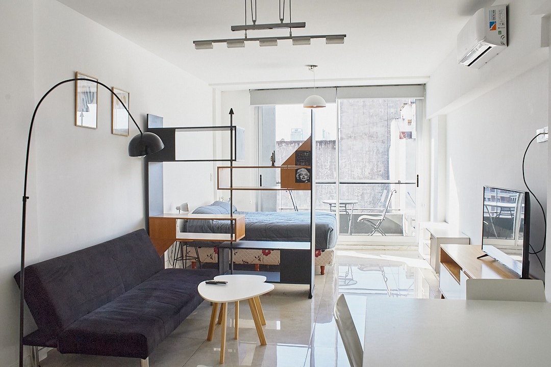 Monoambiente Amoblado con Balcón en  Monserrat